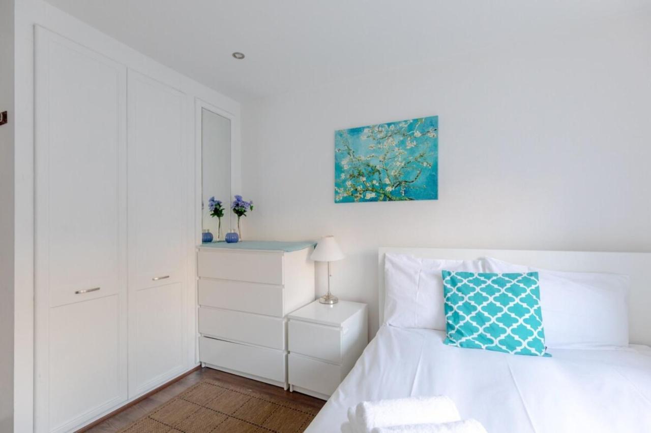Radiant And Roomy 2bd Flat - Fulham! Apartment *