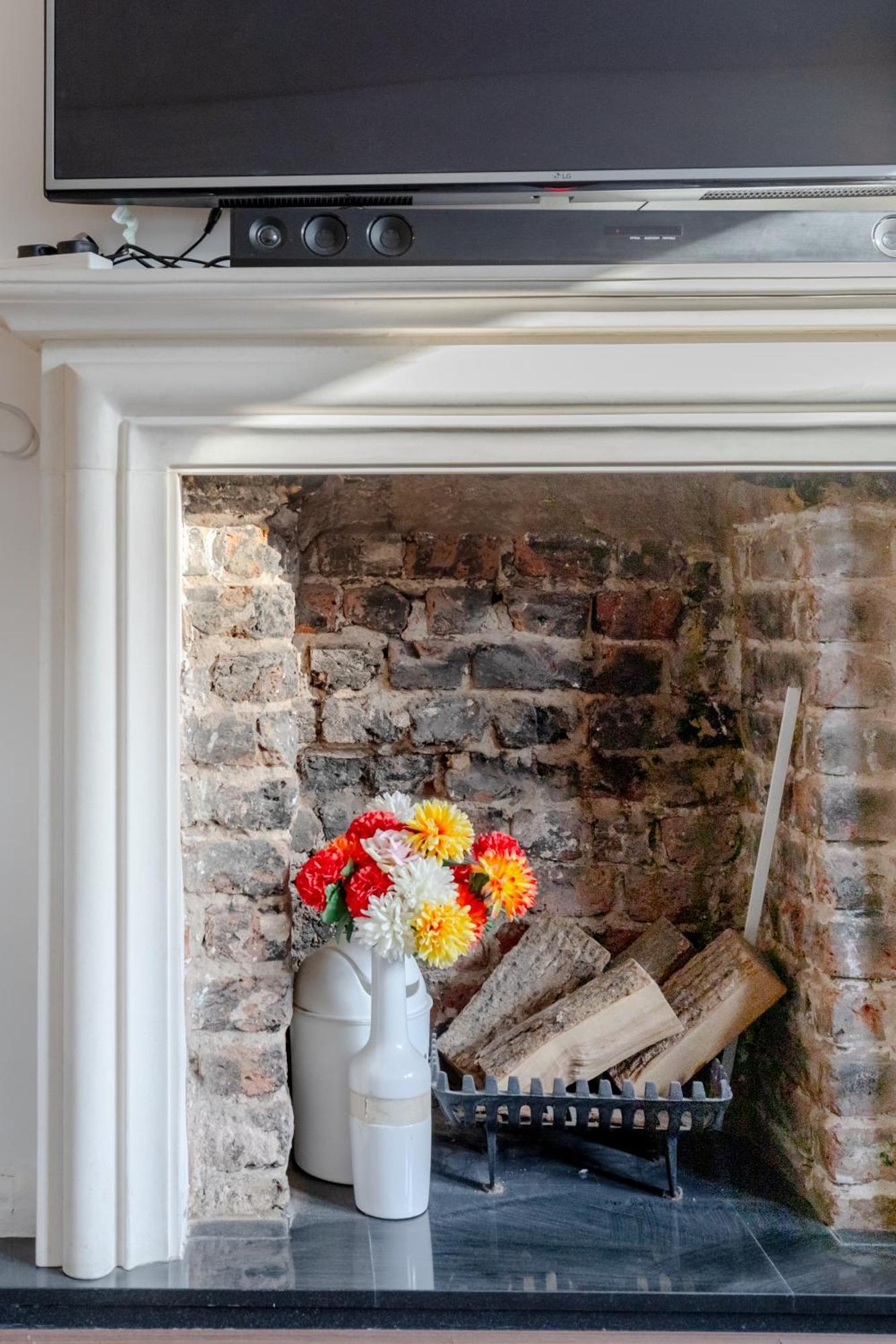 Radiant And Roomy 2bd Flat - Fulham!